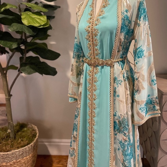 Two piece caftan with belt - Picture 2 of 6